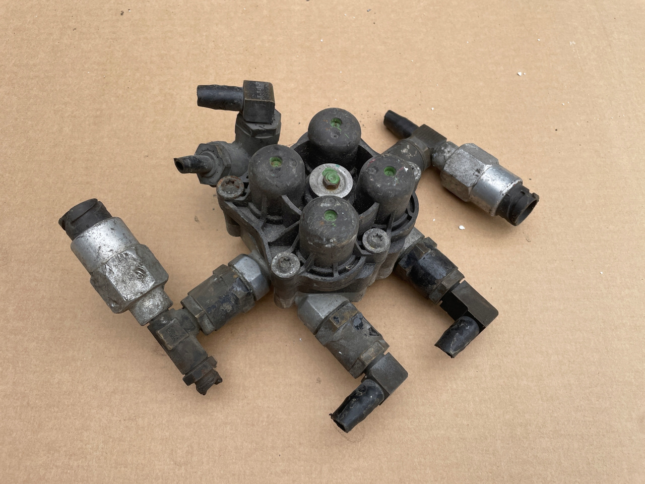 ZAWÓR CZTERODROŻNY MAN TGX TGS TGA 81521516096 - Válvula de freno para Camión: foto 4 ZAWÓR CZTERODROŻNY MAN TGX TGS TGA 81521516096 - Válvula de freno para Camión: foto 4