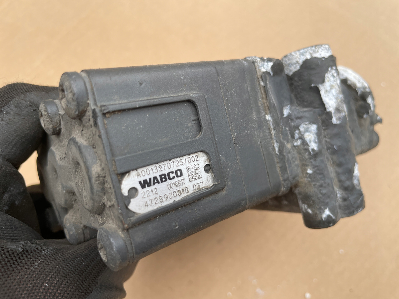 ZAWÓR PODUSZEK MERCEDES ACTROS MP 4 MP4 A0013270725 - Válvula de freno para Camión: foto 4 ZAWÓR PODUSZEK MERCEDES ACTROS MP 4 MP4 A0013270725 - Válvula de freno para Camión: foto 4
