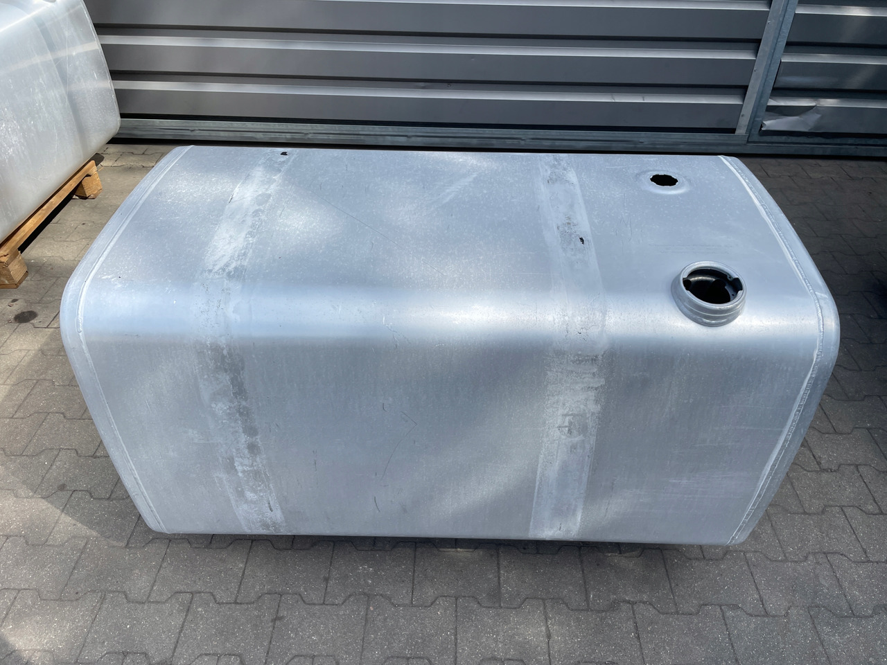 ZBIORNIK PALIWA IVECO STRALIS HI WAY 570 L 029535702 - Depósito de combustible para Camión: foto 1 ZBIORNIK PALIWA IVECO STRALIS HI WAY 570 L 029535702 - Depósito de combustible para Camión: foto 1