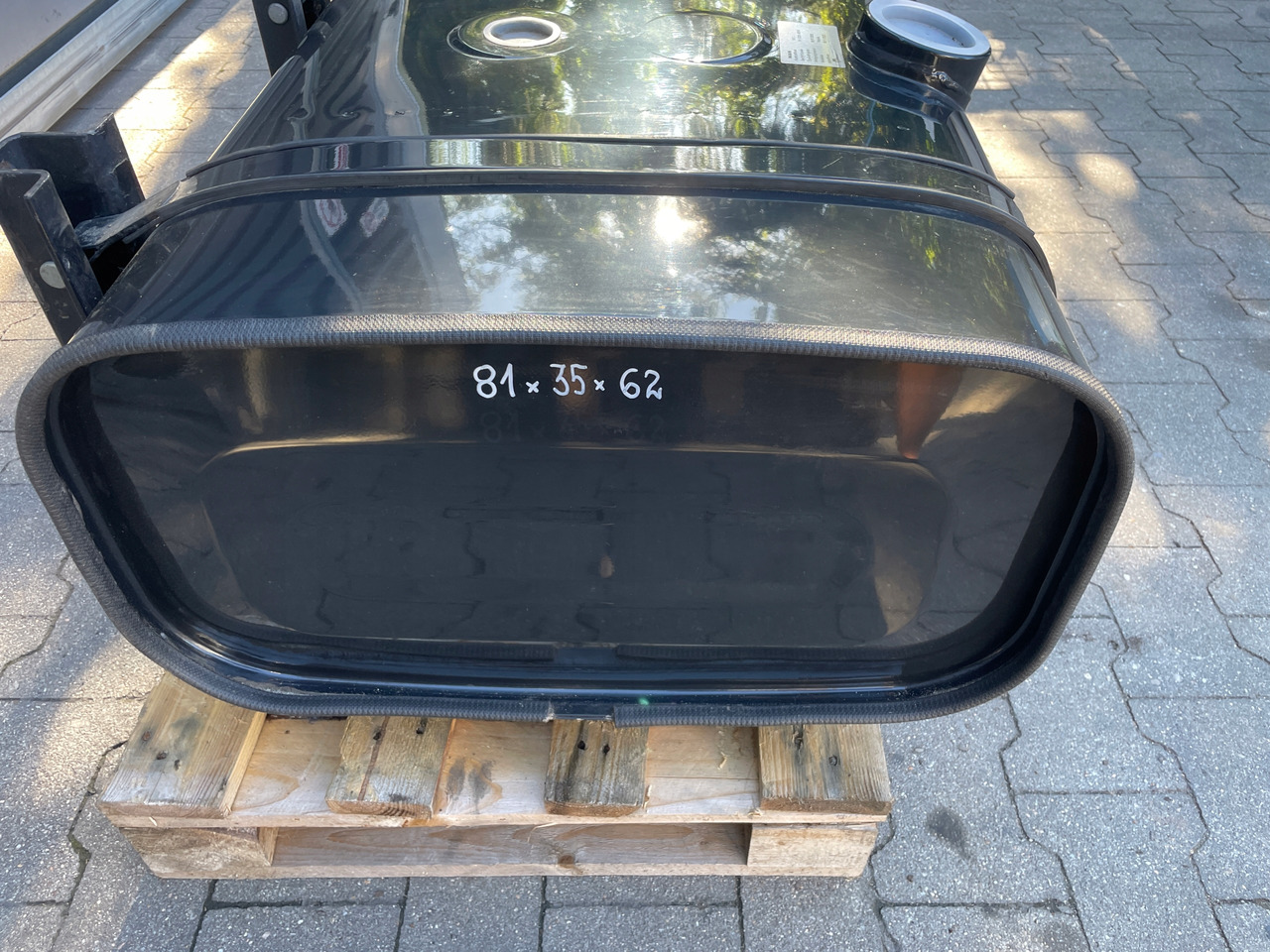 ZBIORNIK PALIWA MAN 150 L , L2000 TGL TGM 81122015818 - NOWY - - Depósito de combustible para Camión: foto 3 ZBIORNIK PALIWA MAN 150 L , L2000 TGL TGM 81122015818 - NOWY - - Depósito de combustible para Camión: foto 3