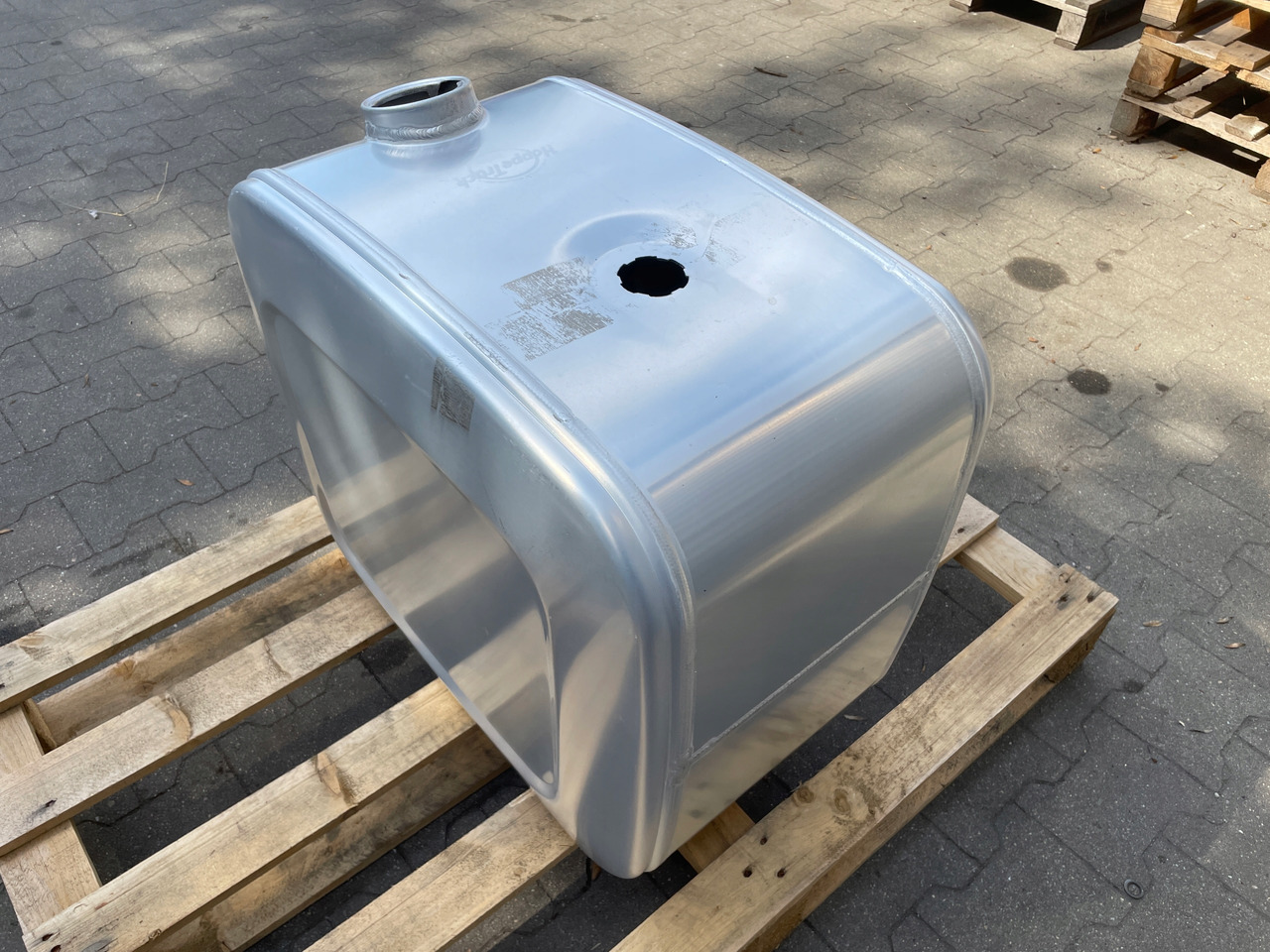 ZBIORNIK PALIWA MAN SCANIA DAF VOLVO IVECO MERCEDES - Depósito de combustible para Camión: foto 5 ZBIORNIK PALIWA MAN SCANIA DAF VOLVO IVECO MERCEDES - Depósito de combustible para Camión: foto 5