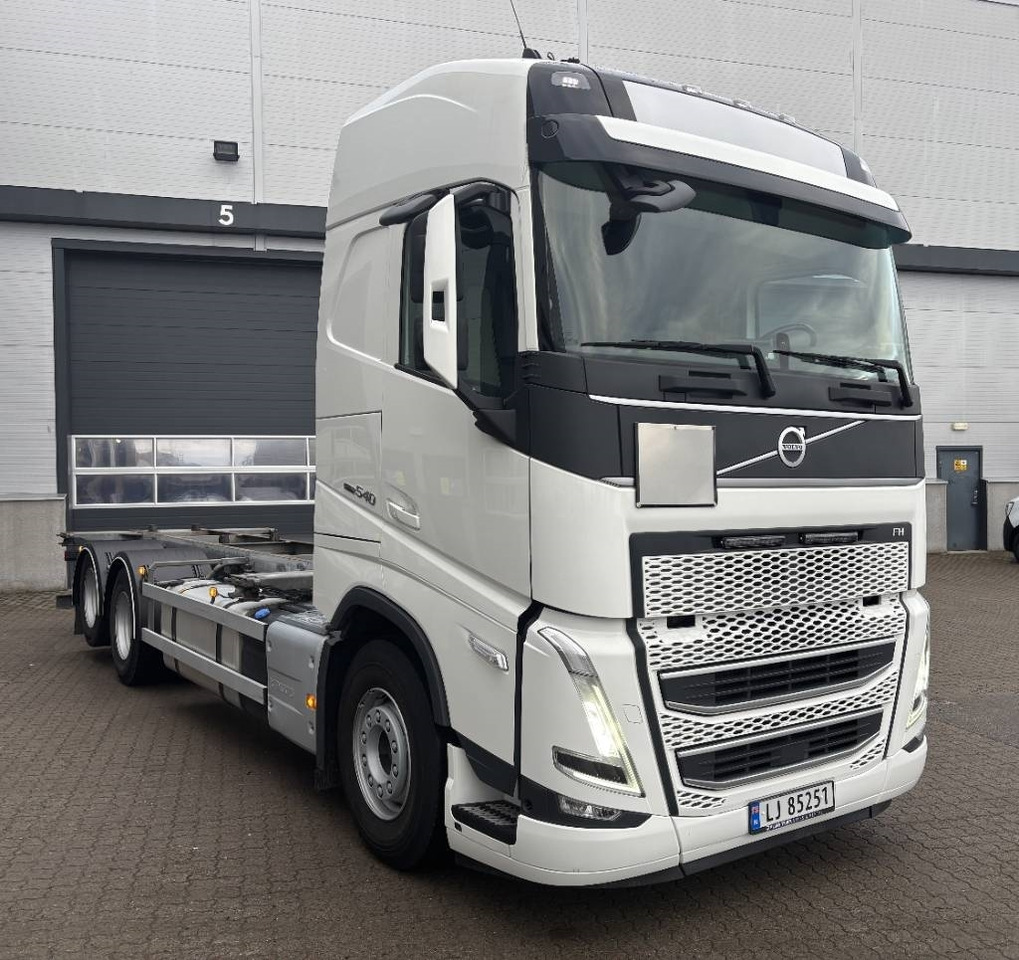 Volvo FH 540 - Camión portacontenedore/ Intercambiable: foto 2 Volvo FH 540 - Camión portacontenedore/ Intercambiable: foto 2