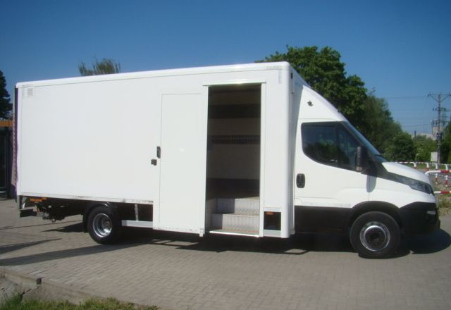 Iveco DAILY 70 C 18 3.0TDI 5.45M WINDA 1000KG - Camión caja cerrada: foto 4 Iveco DAILY 70 C 18 3.0TDI 5.45M WINDA 1000KG - Camión caja cerrada: foto 4