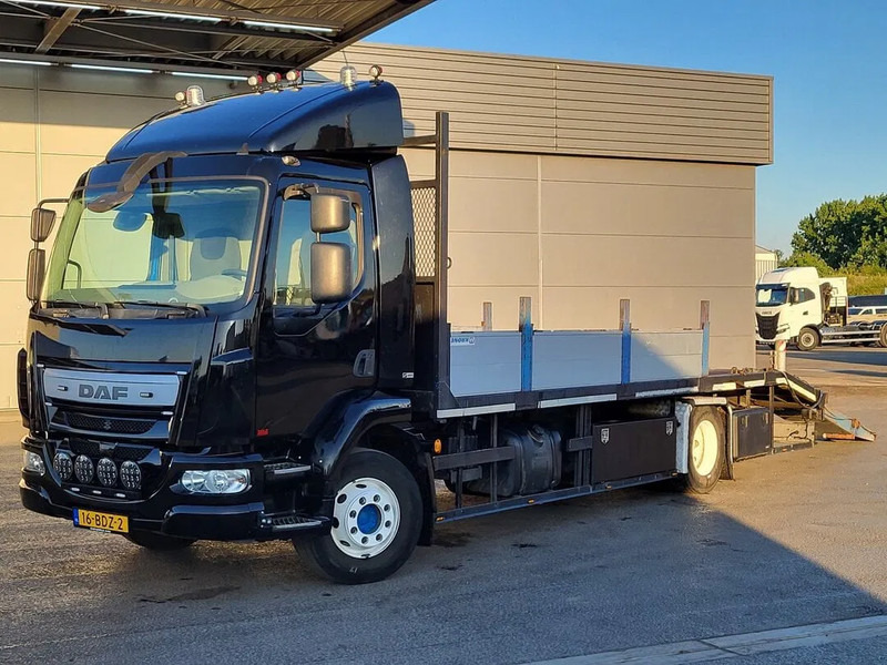 DAF LF 180 - Camión portavehículos: foto 1 DAF LF 180 - Camión portavehículos: foto 1