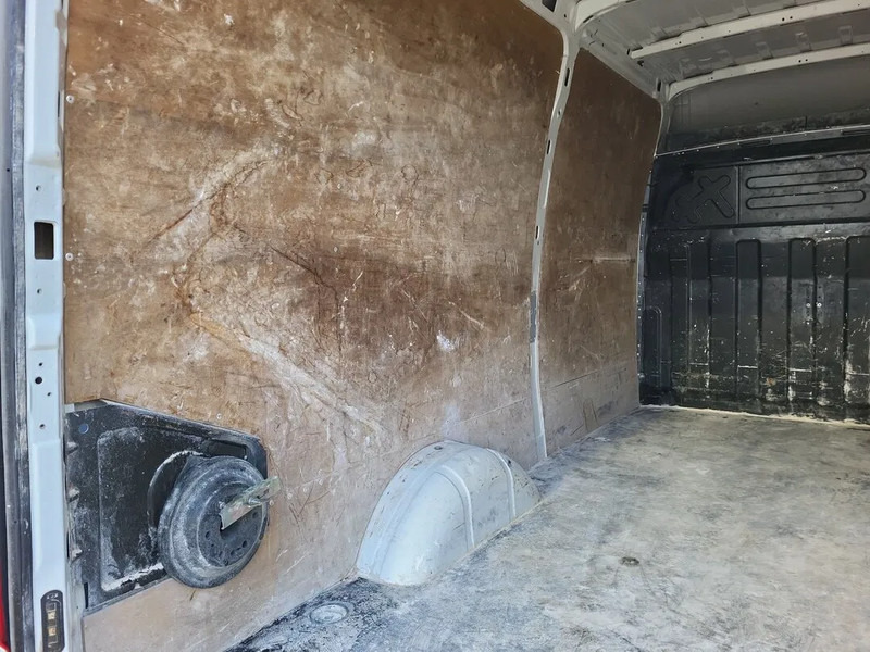 Iveco Daily L2H2 - Furgón: foto 4 Iveco Daily L2H2 - Furgón: foto 4