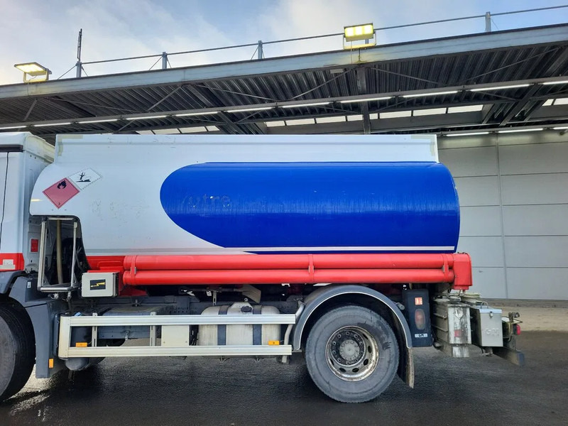 Mercedes-Benz Antos 1824 - Camión cisterna: foto 3 Mercedes-Benz Antos 1824 - Camión cisterna: foto 3