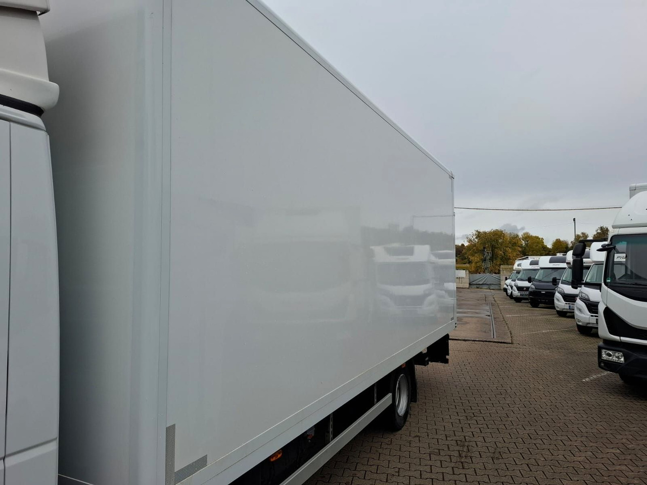 Iveco ML75-210P,LBW,Klima,Automatik,Spoiler, - Camión caja cerrada: foto 5 Iveco ML75-210P,LBW,Klima,Automatik,Spoiler, - Camión caja cerrada: foto 5