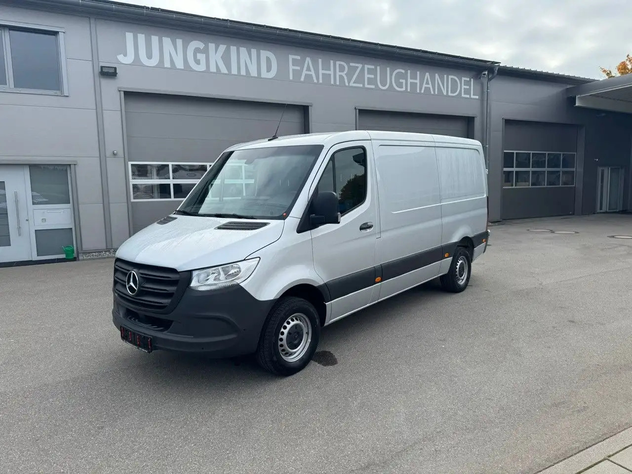 Mercedes-Benz Sprinter 317 CDI Flach Lang Silber Klima MBUX - Furgón: foto 1 Mercedes-Benz Sprinter 317 CDI Flach Lang Silber Klima MBUX - Furgón: foto 1