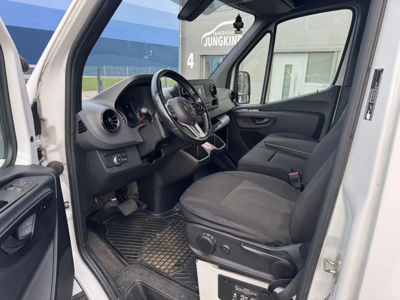 Mercedes-Benz Sprinter 317 CDI Maxi Lang LED MBUX Klima - Furgón: foto 3 Mercedes-Benz Sprinter 317 CDI Maxi Lang LED MBUX Klima - Furgón: foto 3