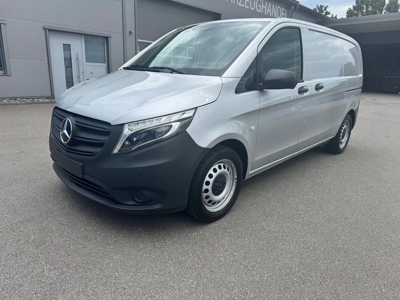 Mercedes-Benz Vito 114 CDI Kompakt Silber Klima Bott - Furgón: foto 1 Mercedes-Benz Vito 114 CDI Kompakt Silber Klima Bott - Furgón: foto 1