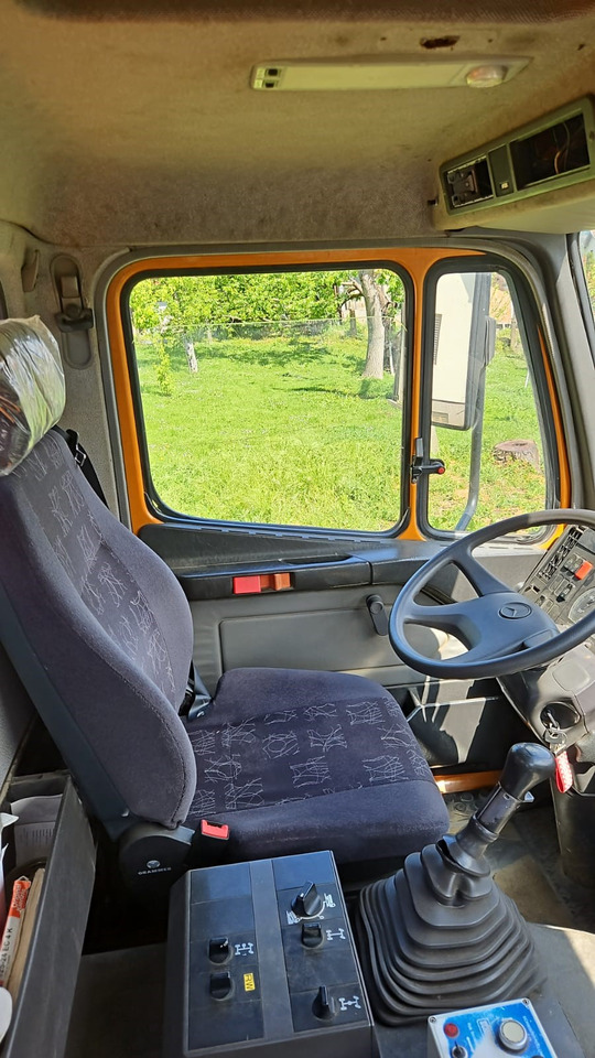 MERCEDES-BENZ 1824 ACTROS SK 4x4 - Camión volquete: foto 5 MERCEDES-BENZ 1824 ACTROS SK 4x4 - Camión volquete: foto 5