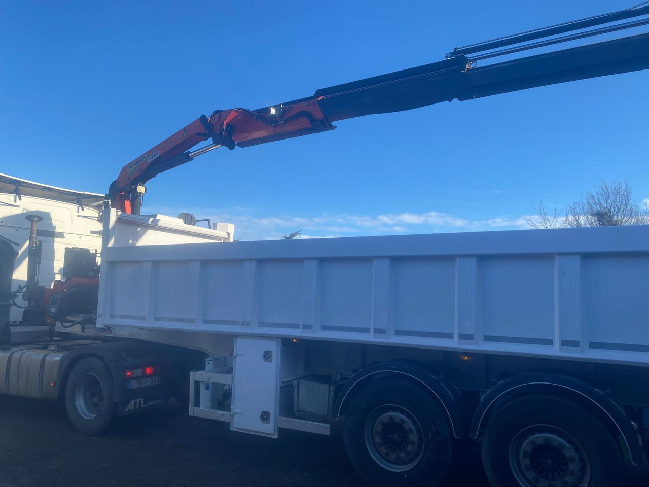 RENAULT T460 - Camión volquete: foto 2 RENAULT T460 - Camión volquete: foto 2