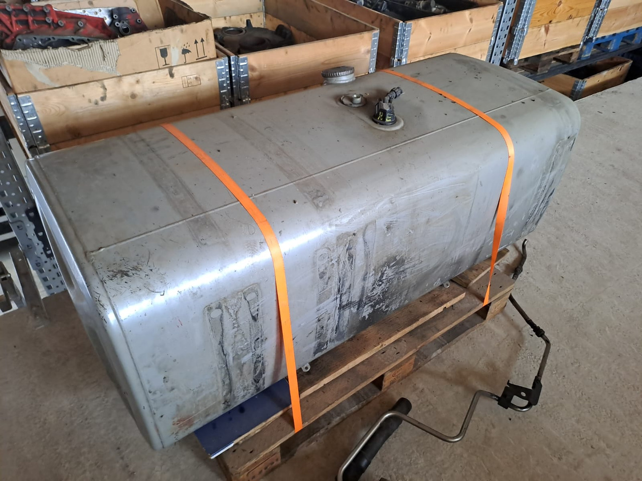 MAN MAN TGA - Depósito de combustible: foto 1 MAN MAN TGA - Depósito de combustible: foto 1