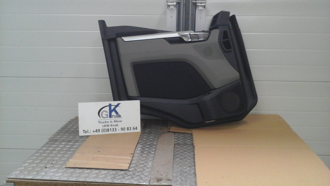Neuwertige Türverkleidung rechts MAN TGM / TG3 Artikel - Nr.: 81.62630 - 6248 - Puerta y piezas para Camión: foto 2 Neuwertige Türverkleidung rechts MAN TGM / TG3 Artikel - Nr.: 81.62630 - 6248 - Puerta y piezas para Camión: foto 2