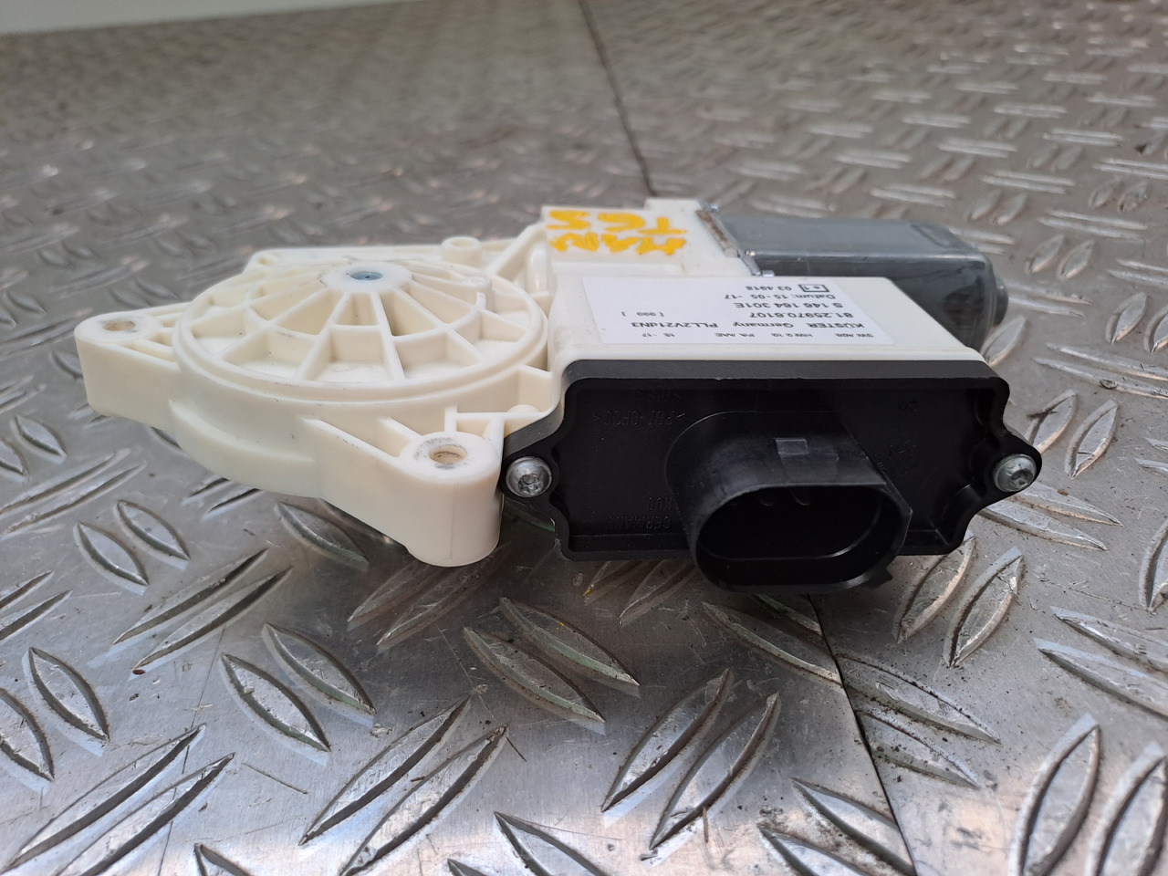 Neuwertiger MAN TGS Elektromotor Fensterheber links, Artikel - Nr. : 81.25970 - 6107 - Motor de elevación de ventanas para Camión: foto 2 Neuwertiger MAN TGS Elektromotor Fensterheber links, Artikel - Nr. : 81.25970 - 6107 - Motor de elevación de ventanas para Camión: foto 2