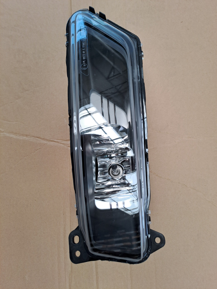 Neuwertiger Nebelscheinwerfer MAN TG3 rechts, Artikel - Nr. : 81.25204 - 0002 / 0001 - Faro antiniebla para Camión: foto 1 Neuwertiger Nebelscheinwerfer MAN TG3 rechts, Artikel - Nr. : 81.25204 - 0002 / 0001 - Faro antiniebla para Camión: foto 1