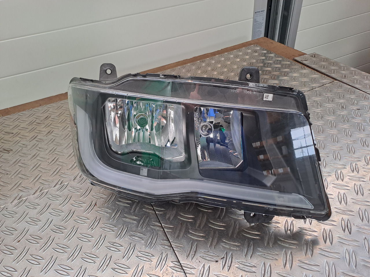 ---Neuwertiger Scheinwerfer und Träger MAN TG3 / TGS / TGX, Artikel - Nr. : 81.25101 - 6738 - Faro delantero para Camión: foto 1 ---Neuwertiger Scheinwerfer und Träger MAN TG3 / TGS / TGX, Artikel - Nr. : 81.25101 - 6738 - Faro delantero para Camión: foto 1