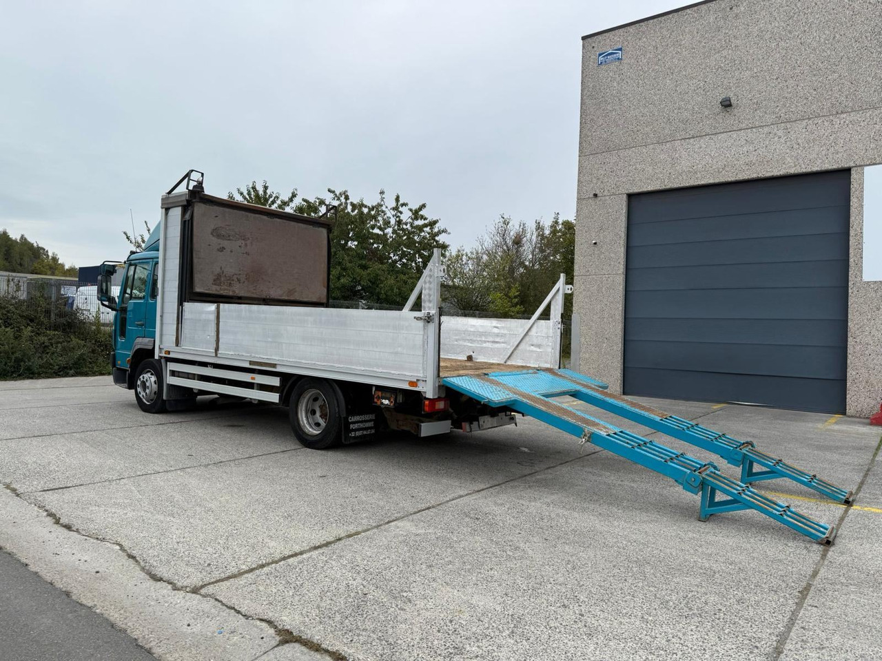 VOLVO FL 12 250, 2004 god. - Camión portavehículos: foto 2 VOLVO FL 12 250, 2004 god. - Camión portavehículos: foto 2