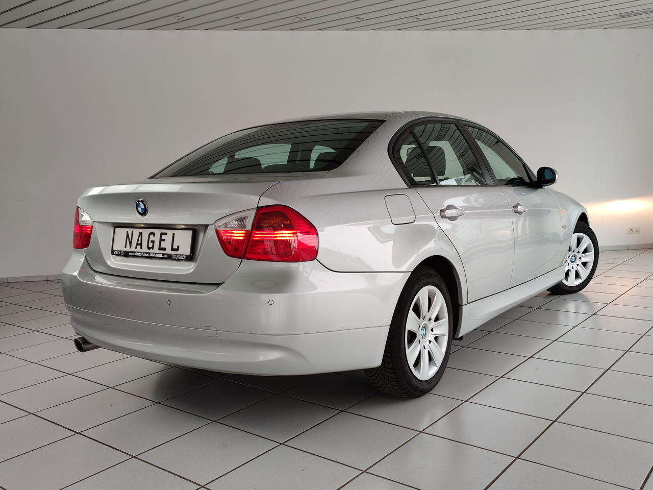 BMW 320i Audiosystem Professional, Automatik, PDC, Licht-Paket - Berlina: foto 5 BMW 320i Audiosystem Professional, Automatik, PDC, Licht-Paket - Berlina: foto 5