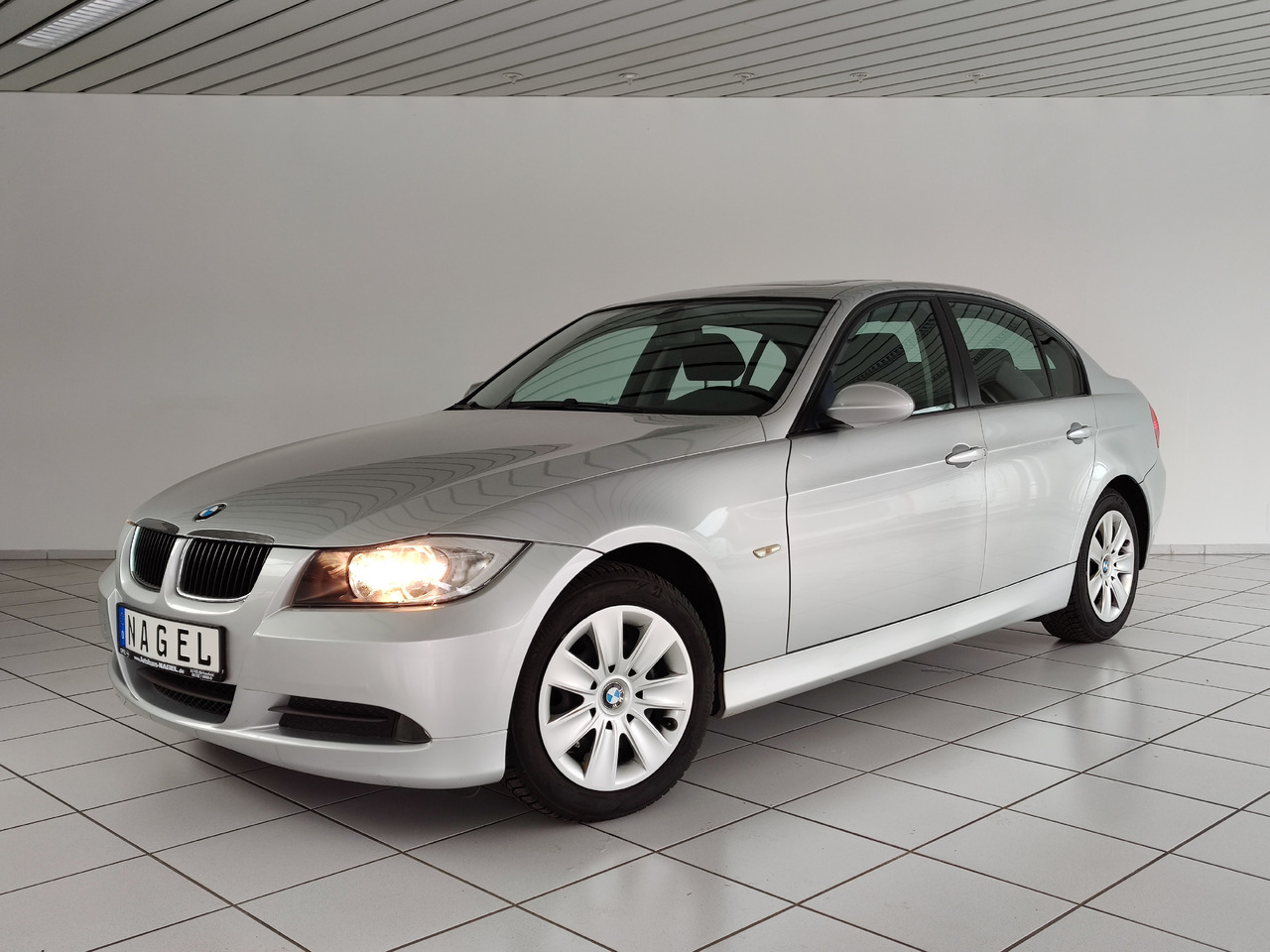 BMW 320i Audiosystem Professional, Automatik, PDC, Licht-Paket - Berlina: foto 1 BMW 320i Audiosystem Professional, Automatik, PDC, Licht-Paket - Berlina: foto 1
