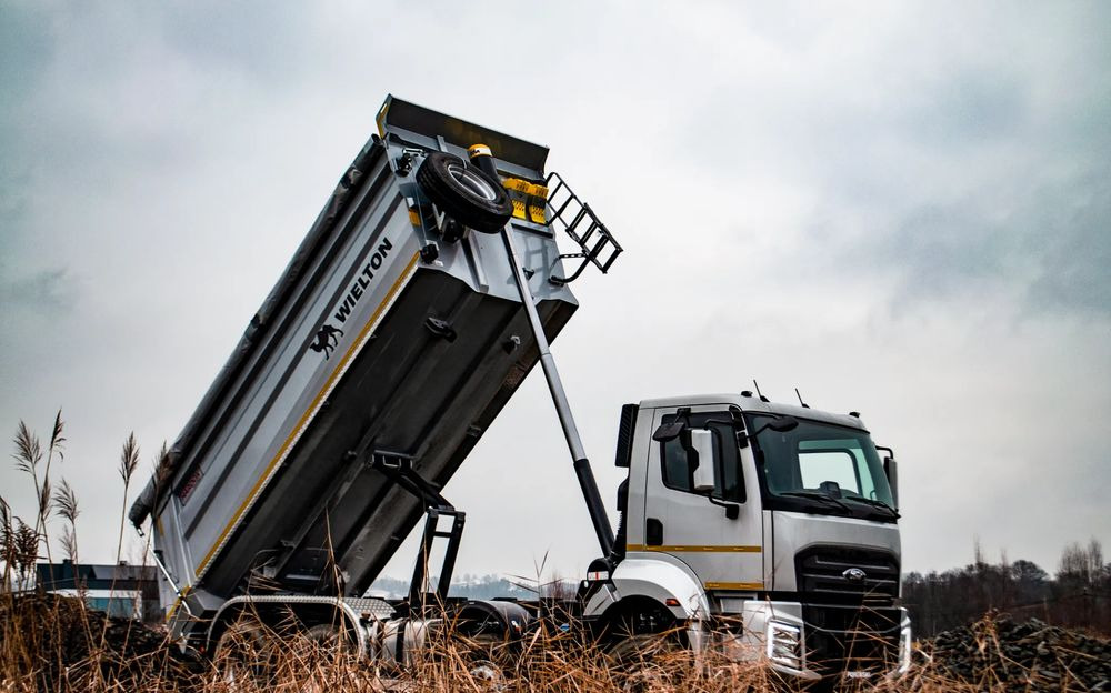 Ford Ford FORD F-LINE 4145 8x4 Wywrotka Wielton Tylnosypowa - Camión volquete: foto 2 Ford Ford FORD F-LINE 4145 8x4 Wywrotka Wielton Tylnosypowa - Camión volquete: foto 2