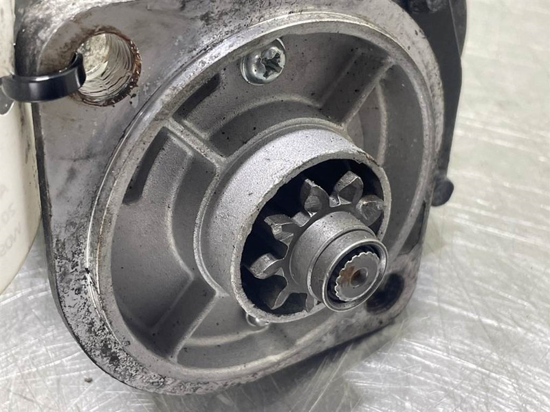 Arrendamiento de Ahlmann AS900-23122306-Cummins B3.3T-Starter/Anlasser Ahlmann AS900-23122306-Cummins B3.3T-Starter/Anlasser: foto 6