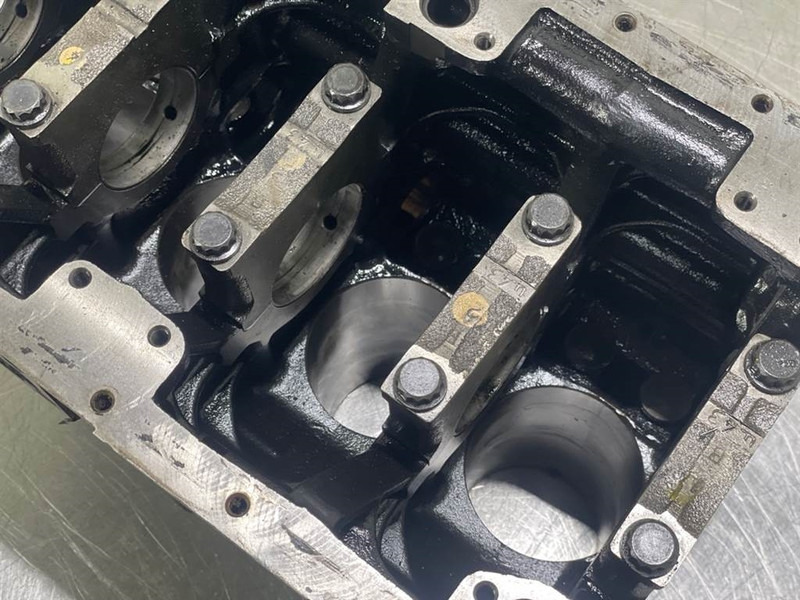 Motor para Maquinaria de construcción Ahlmann AS900-Cummins B3.3T-4989845-Crankcase/Unterblock: foto 10