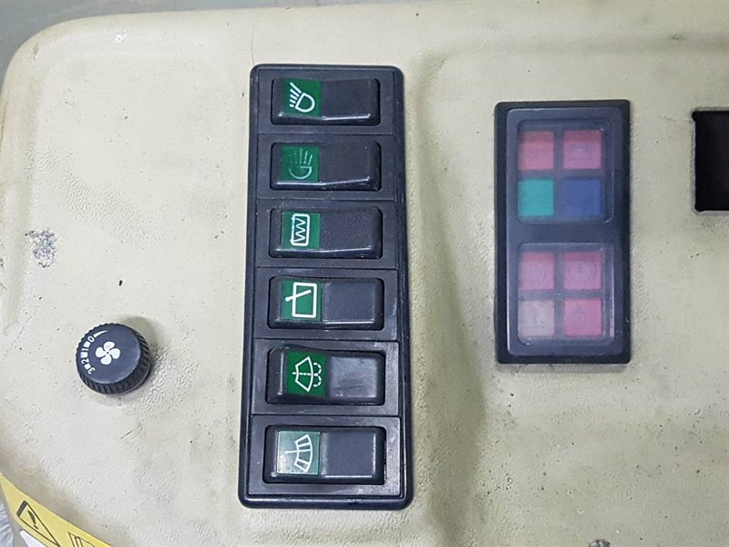 Ahlmann AZ14 - Dashboard/Console/Konsole - Cabina e interior para Maquinaria de construcción: foto 5 Ahlmann AZ14 - Dashboard/Console/Konsole - Cabina e interior para Maquinaria de construcción: foto 5