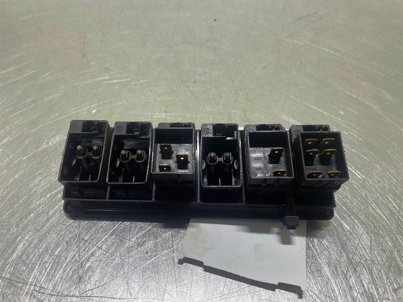 Ahlmann AZ6 - Switch/Schalter/Schakelaars - Sistema eléctrico para Maquinaria de construcción: foto 4 Ahlmann AZ6 - Switch/Schalter/Schakelaars - Sistema eléctrico para Maquinaria de construcción: foto 4