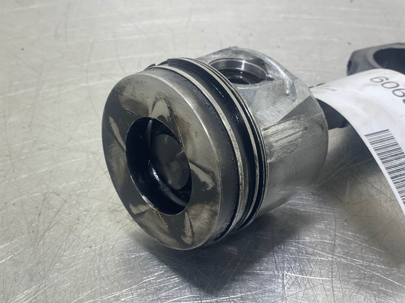 Deutz TD2011L04I - Piston/Kolben/Zuiger - Motor para Maquinaria de construcción: foto 2 Deutz TD2011L04I - Piston/Kolben/Zuiger - Motor para Maquinaria de construcción: foto 2