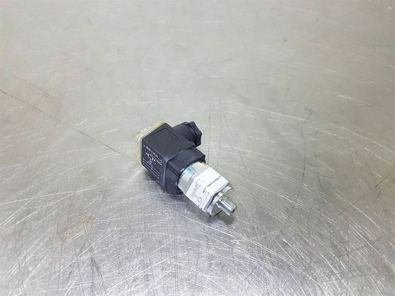 Hydac VMF 2 D.1 /-L24-301705-Clogging indicators - Sistema eléctrico para Maquinaria de construcción: foto 1 Hydac VMF 2 D.1 /-L24-301705-Clogging indicators - Sistema eléctrico para Maquinaria de construcción: foto 1