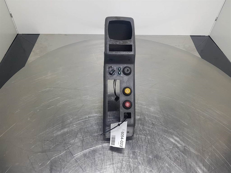 Komatsu PW 75/95 (FAI) - Dashboard/Console/Konsole - Cabina e interior para Maquinaria de construcción: foto 2 Komatsu PW 75/95 (FAI) - Dashboard/Console/Konsole - Cabina e interior para Maquinaria de construcción: foto 2