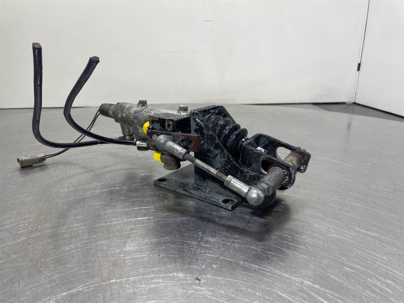 Liebherr L514-7621940-Brake cylinder/Bremszylinder - Piezas de freno para Maquinaria de construcción: foto 2 Liebherr L514-7621940-Brake cylinder/Bremszylinder - Piezas de freno para Maquinaria de construcción: foto 2