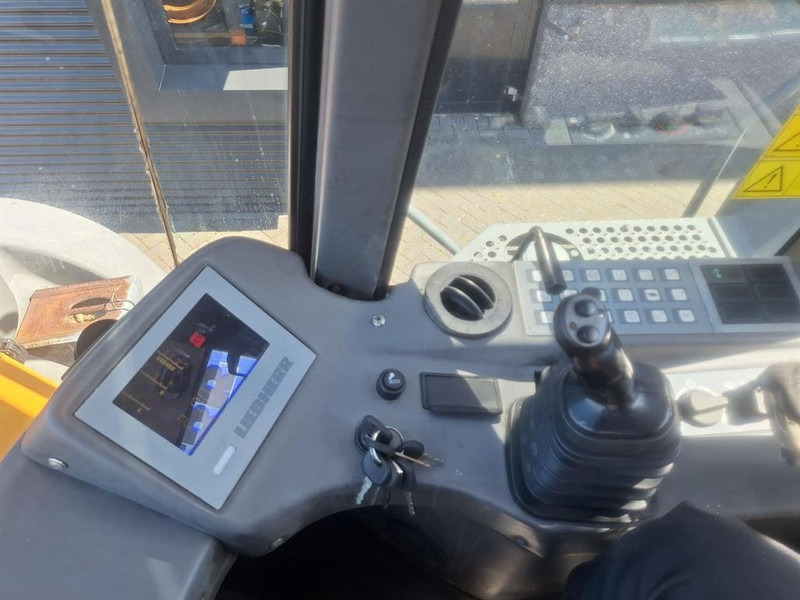 Arrendamiento de Liebherr L580 Liebherr L580: foto 18