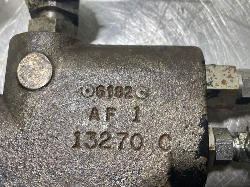 New Holland W110C - Priority valve/Prioritaetsventil - Hidráulica para Maquinaria de construcción: foto 5 New Holland W110C - Priority valve/Prioritaetsventil - Hidráulica para Maquinaria de construcción: foto 5