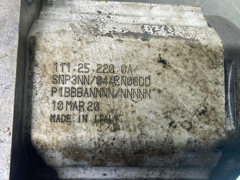 Sauer Danfoss SNP3NN/044RN06-111.25.220.0A-Gearpump/Tandwielpomp - Hidráulica para Maquinaria de construcción: foto 5 Sauer Danfoss SNP3NN/044RN06-111.25.220.0A-Gearpump/Tandwielpomp - Hidráulica para Maquinaria de construcción: foto 5
