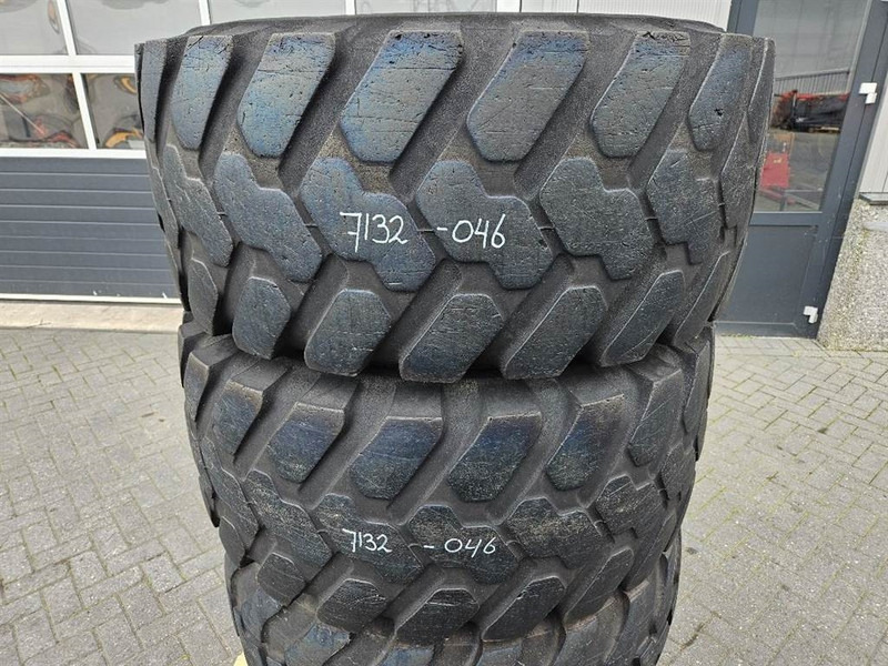 Schaeff SKL834-Firestone 405/70R18-Tire/Reifen/Band - Neumáticos y llantas para Maquinaria de construcción: foto 2 Schaeff SKL834-Firestone 405/70R18-Tire/Reifen/Band - Neumáticos y llantas para Maquinaria de construcción: foto 2