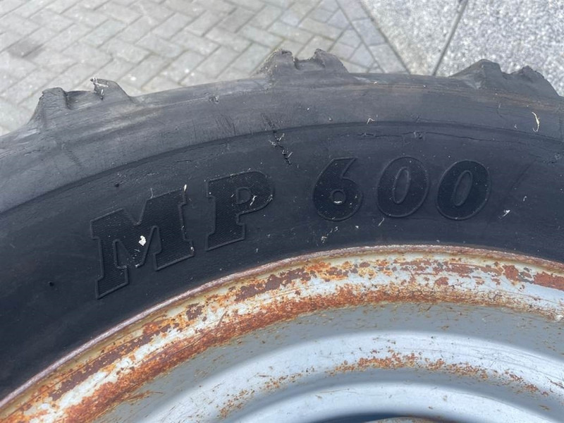 Schaeff SKS661-BKT 405/70-24 (16/70-24)-Tire/Reifen/Band - Neumáticos y llantas para Maquinaria de construcción: foto 5 Schaeff SKS661-BKT 405/70-24 (16/70-24)-Tire/Reifen/Band - Neumáticos y llantas para Maquinaria de construcción: foto 5