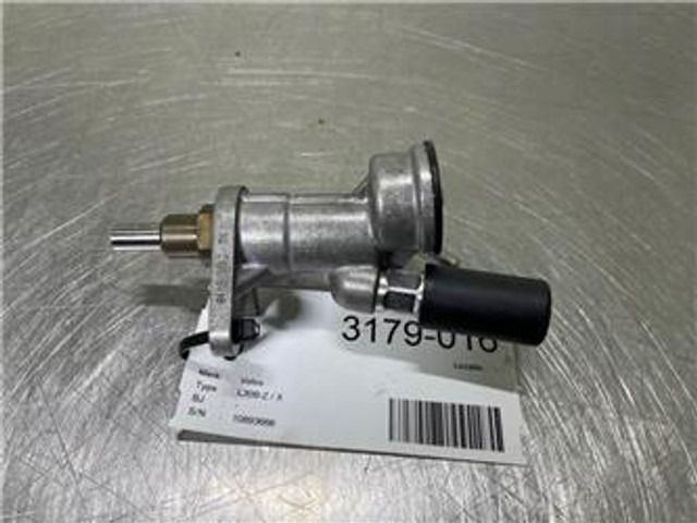 Volvo L30B-Z/X-Deutz TD2011L04I-04103662DX-Fuel pump - Motor para Maquinaria de construcción: foto 1 Volvo L30B-Z/X-Deutz TD2011L04I-04103662DX-Fuel pump - Motor para Maquinaria de construcción: foto 1