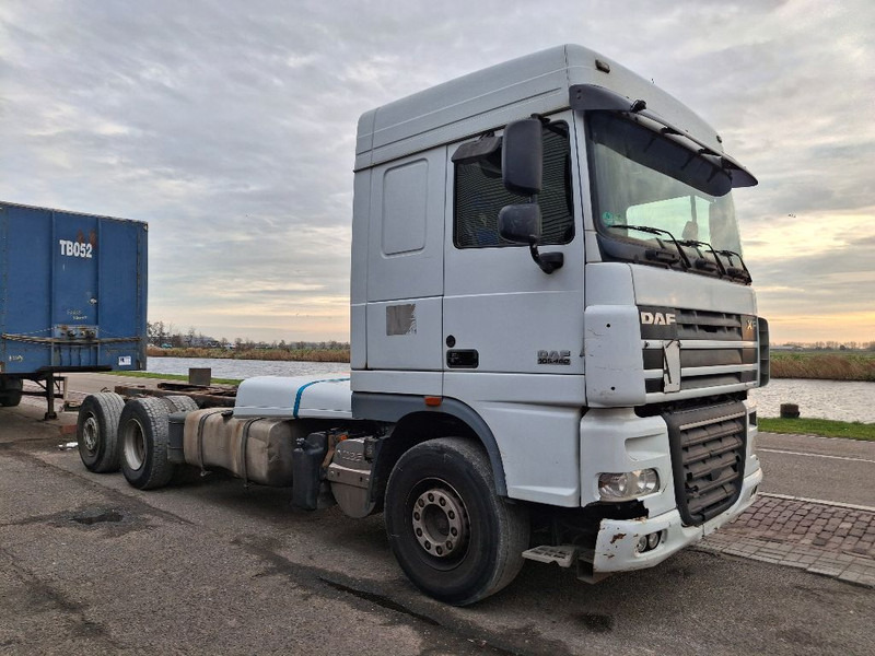 DAF XF 105.460 - Camión chasis: foto 2 DAF XF 105.460 - Camión chasis: foto 2