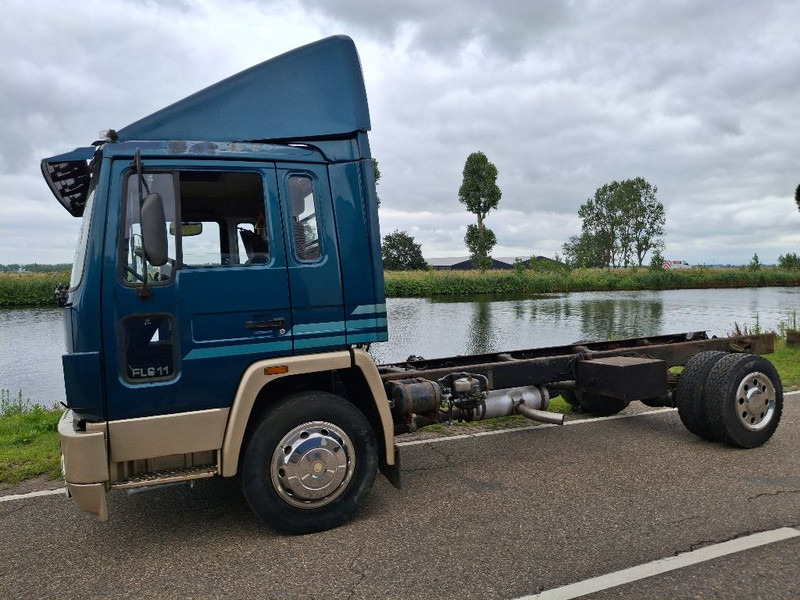 Volvo FL611 - Camión chasis: foto 3 Volvo FL611 - Camión chasis: foto 3