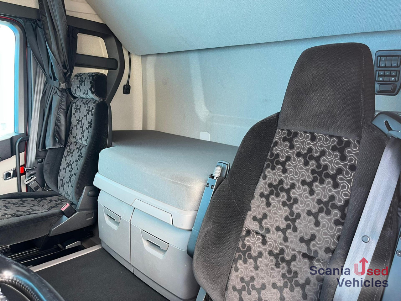 SCANIA R 410 A4x2NA RETARDER NAVI - Cabeza tractora: foto 4 SCANIA R 410 A4x2NA RETARDER NAVI - Cabeza tractora: foto 4