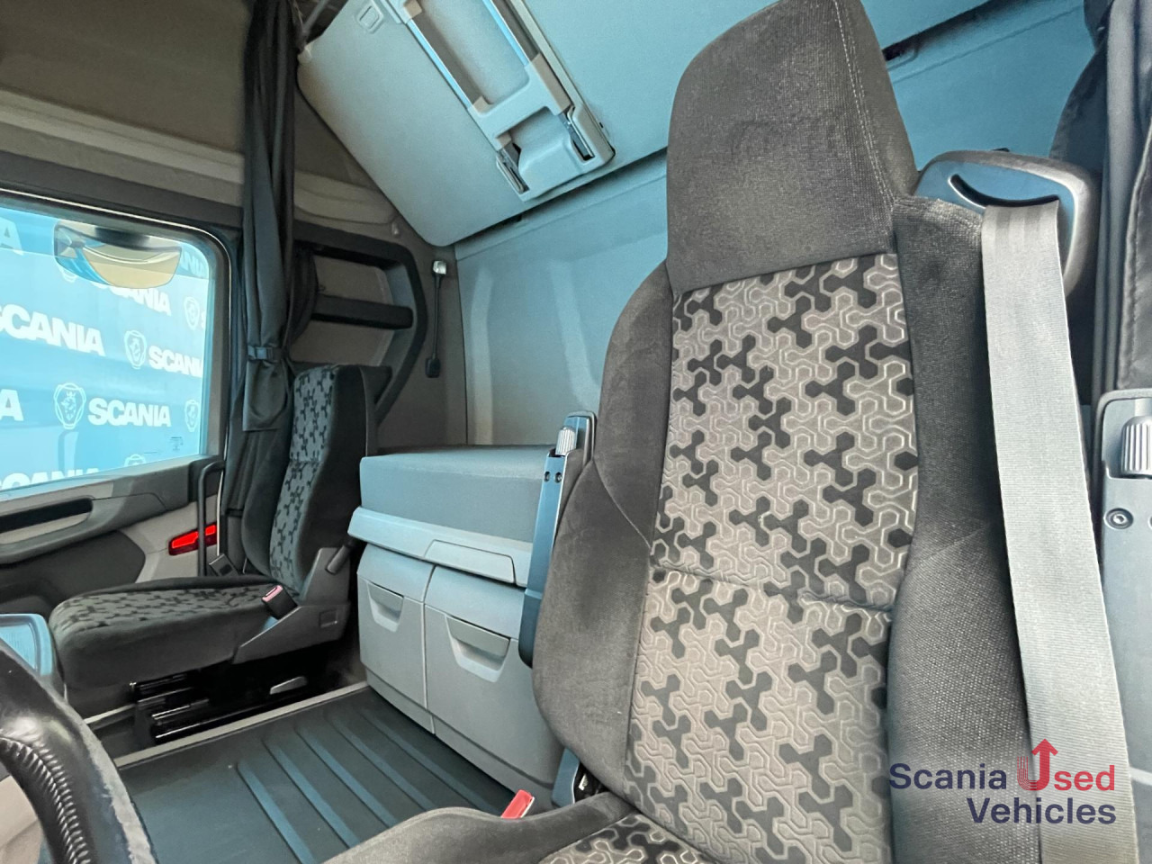 SCANIA R 450 A4x2NB DIFF-L RETARDER FULL AIR 8T HYDRO - Cabeza tractora: foto 5 SCANIA R 450 A4x2NB DIFF-L RETARDER FULL AIR 8T HYDRO - Cabeza tractora: foto 5