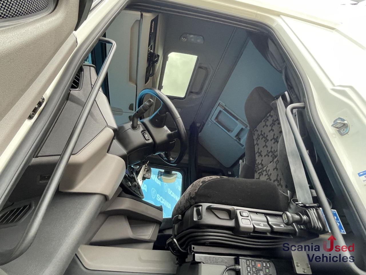 SCANIA R 450 A4x2NB DIFF-L RETARDER FULL AIR 8T HYDRO - Cabeza tractora: foto 4 SCANIA R 450 A4x2NB DIFF-L RETARDER FULL AIR 8T HYDRO - Cabeza tractora: foto 4