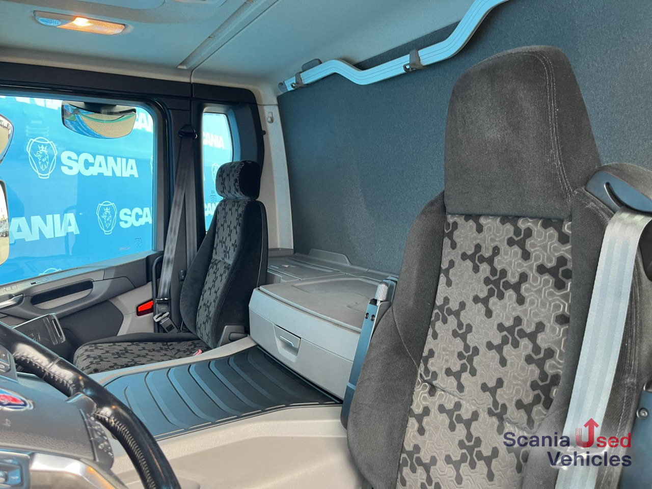 SCANIA P 320 B6x2*4NB RETARDER FULL AIR 8T 7.2x2.5x2.35M - Camión caja cerrada: foto 2 SCANIA P 320 B6x2*4NB RETARDER FULL AIR 8T 7.2x2.5x2.35M - Camión caja cerrada: foto 2