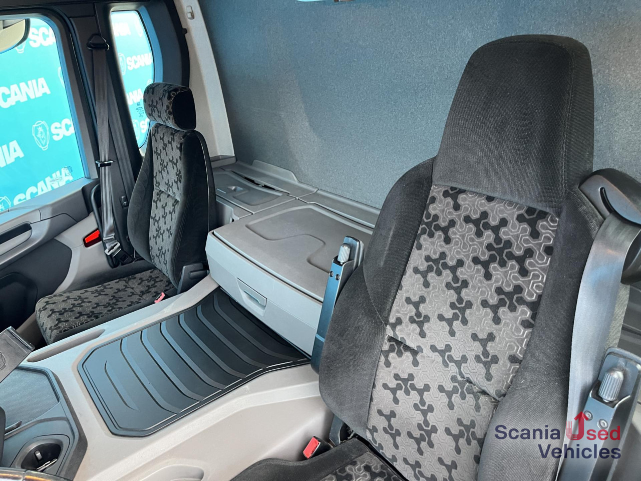 SCANIA P 320 B6x2*4NB RETARDER FULL AIR 8T 7.2x2.5x2.35M - Camión caja cerrada: foto 3 SCANIA P 320 B6x2*4NB RETARDER FULL AIR 8T 7.2x2.5x2.35M - Camión caja cerrada: foto 3