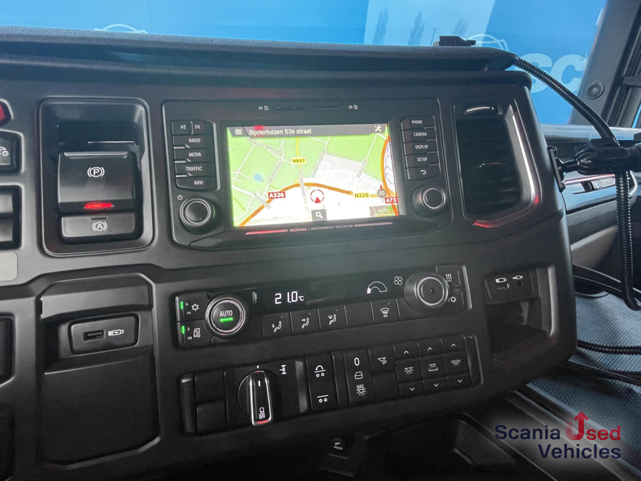 SCANIA R 650 B6x4NB RETARDER V8 WOOD KESLA 2112T CRANE - Camión forestal, Camión grúa: foto 2 SCANIA R 650 B6x4NB RETARDER V8 WOOD KESLA 2112T CRANE - Camión forestal, Camión grúa: foto 2