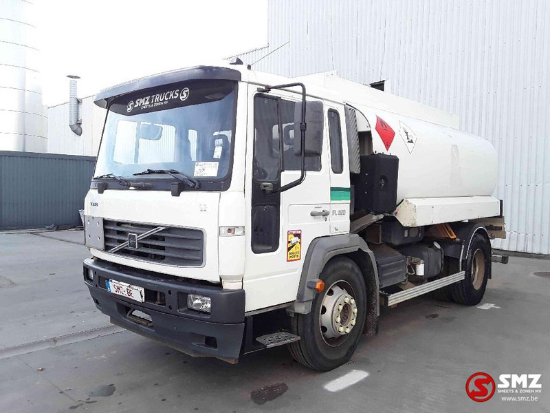 Volvo FL6 220 10000L lames - Camión cisterna: foto 3 Volvo FL6 220 10000L lames - Camión cisterna: foto 3