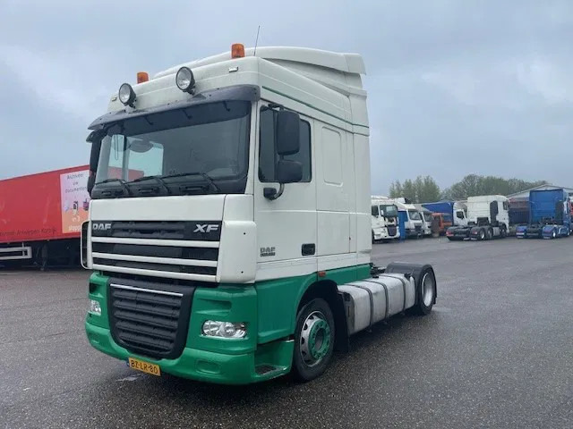 DAF XF 105.460 FT Low Deck - Cabeza tractora: foto 2 DAF XF 105.460 FT Low Deck - Cabeza tractora: foto 2