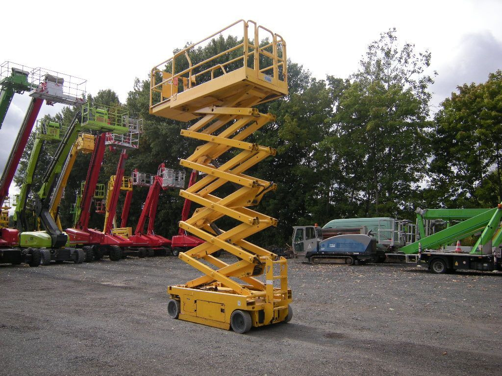 Genie GS 4047 Scherenarbeitsbühne Genie 14 m - Camión con plataforma elevadora: foto 2 Genie GS 4047 Scherenarbeitsbühne Genie 14 m - Camión con plataforma elevadora: foto 2